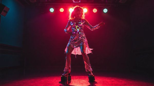 Top 5 déguisements disco pour un danseur éblouissant